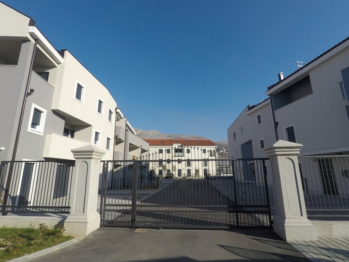 Luxury 3 Bed Apartment, Large Terrace, Pool, Close To Beach And Split! ポドストラナ エクステリア 写真