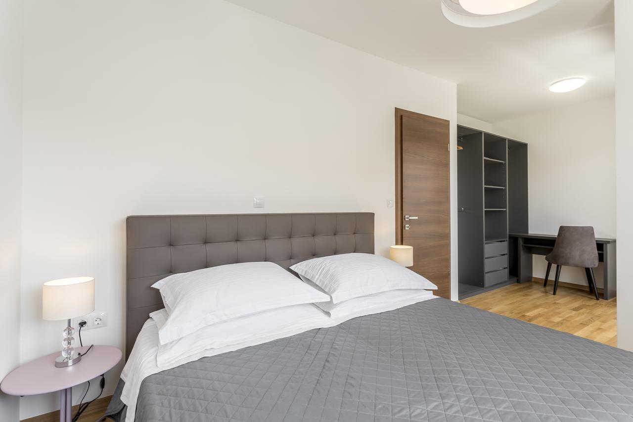 Luxury 3 Bed Apartment, Large Terrace, Pool, Close To Beach And Split! ポドストラナ エクステリア 写真