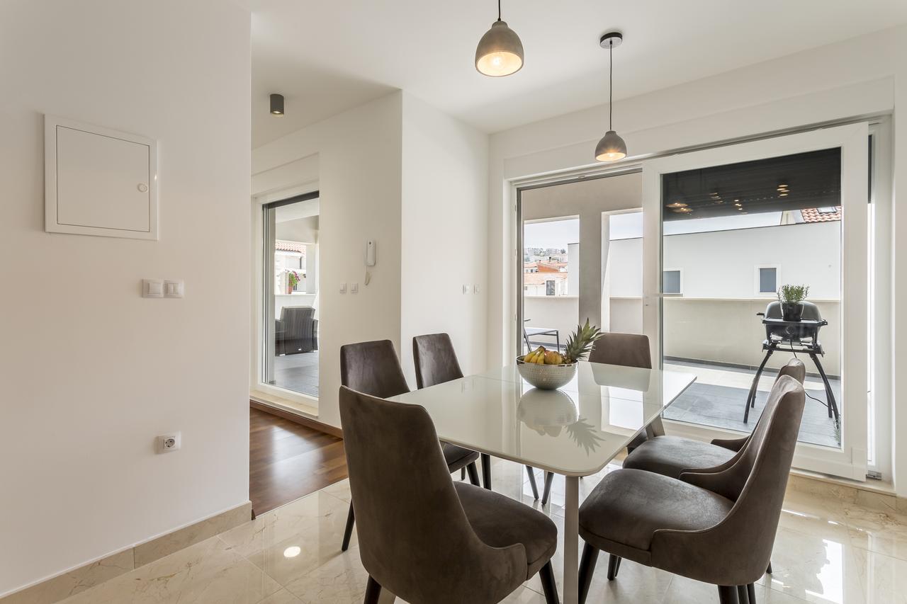 Luxury 3 Bed Apartment, Large Terrace, Pool, Close To Beach And Split! ポドストラナ エクステリア 写真