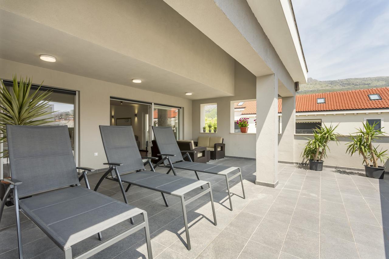 Luxury 3 Bed Apartment, Large Terrace, Pool, Close To Beach And Split! ポドストラナ エクステリア 写真